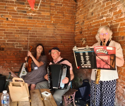 The Studio Musicians - Lizzie Morris, Patrick Jordan, Sylvia Berry