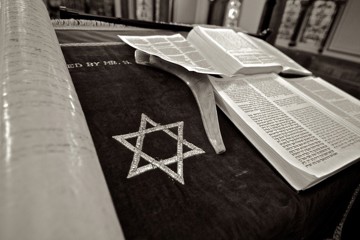 Image of the bible and the star of David