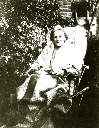 Lydia Lawrence, 1910. Image courtesy of University of Nottingham Manuscripts and Special Collections, La Phot 1/79.