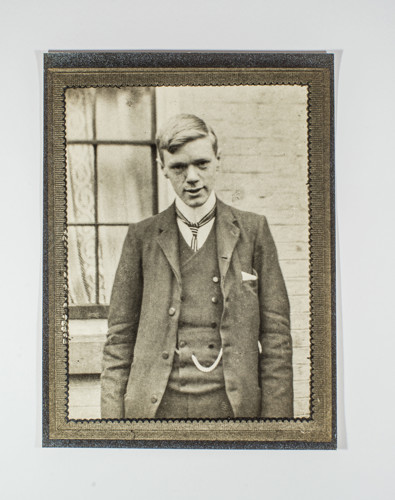 Black and white photo of D.H. Lawrence as a young man