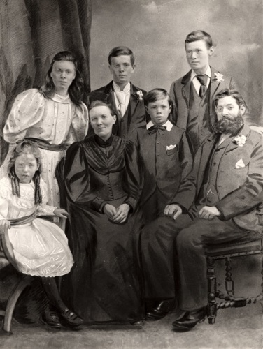 The Lawrence family, top row left to right: Emily, George, Ernest; bottom row left to right, Ada, Lydia, DHL, Arthur. Image courtesy of University of Nottingham Manuscripts and Special Collections, La Pc 2/2